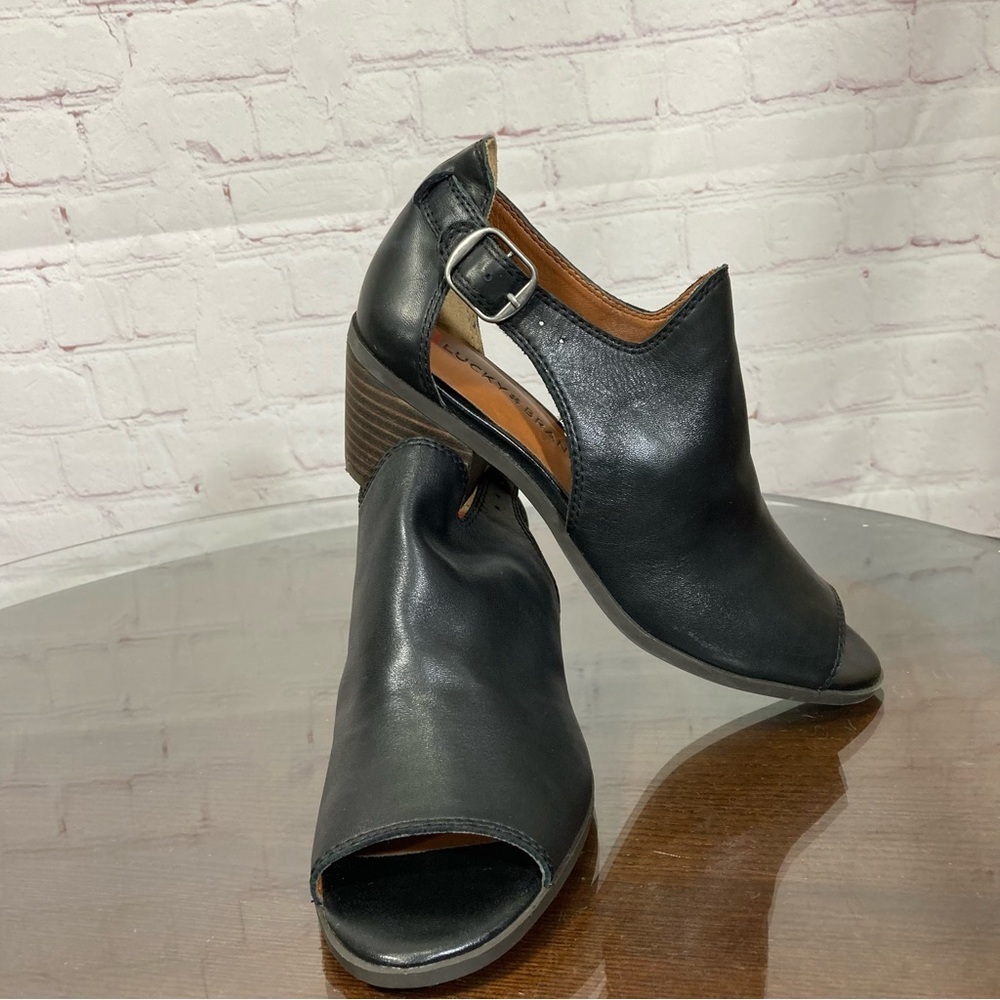 6 LUCKY BRAND leather opened toe sandals EUC